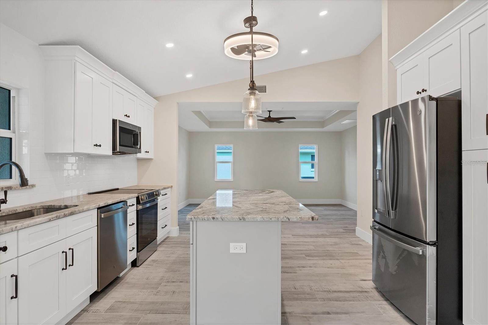 19 LONG MEADOW LN, ROTONDA WEST, FL, 33947