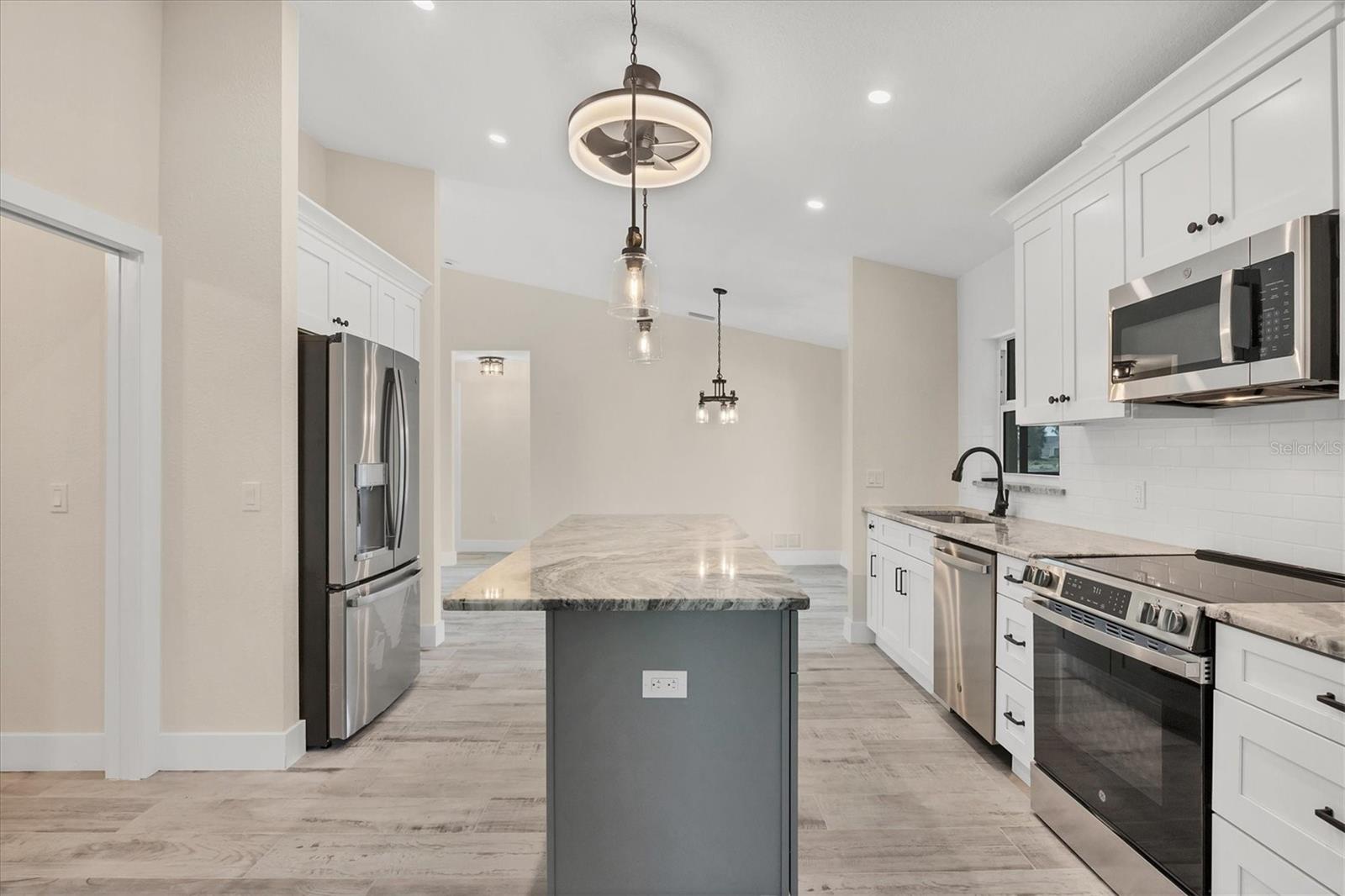 19 LONG MEADOW LN, ROTONDA WEST, FL, 33947