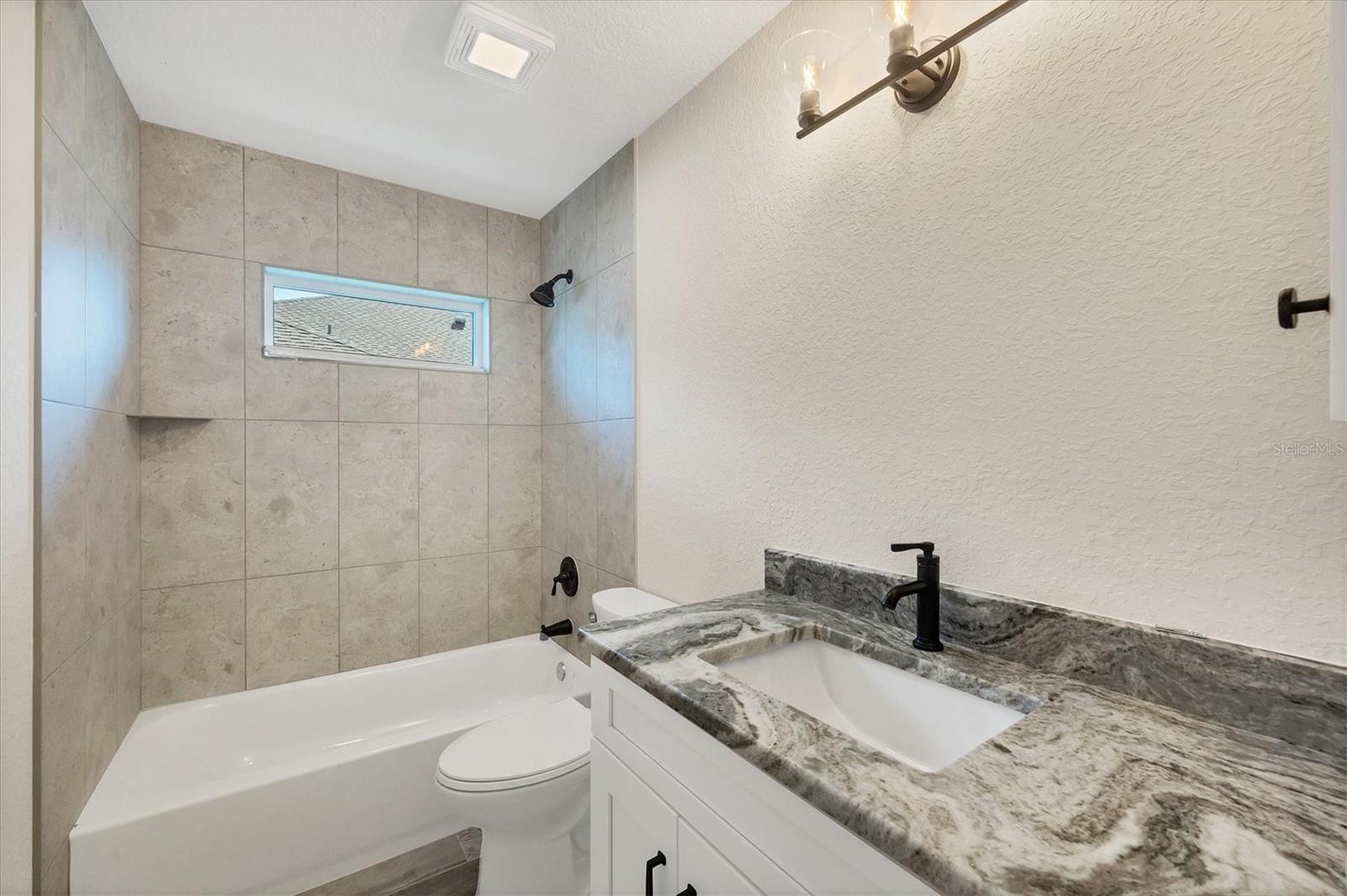 19 LONG MEADOW LN, ROTONDA WEST, FL, 33947