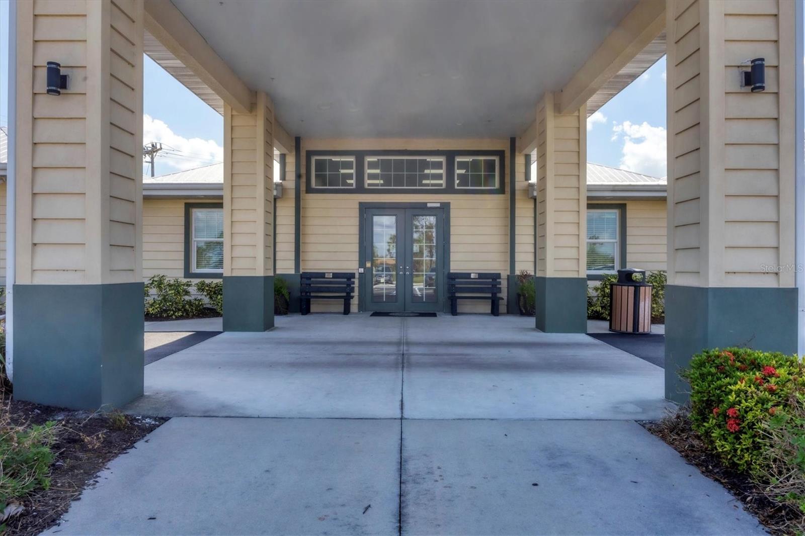 19 LONG MEADOW LN, ROTONDA WEST, FL, 33947