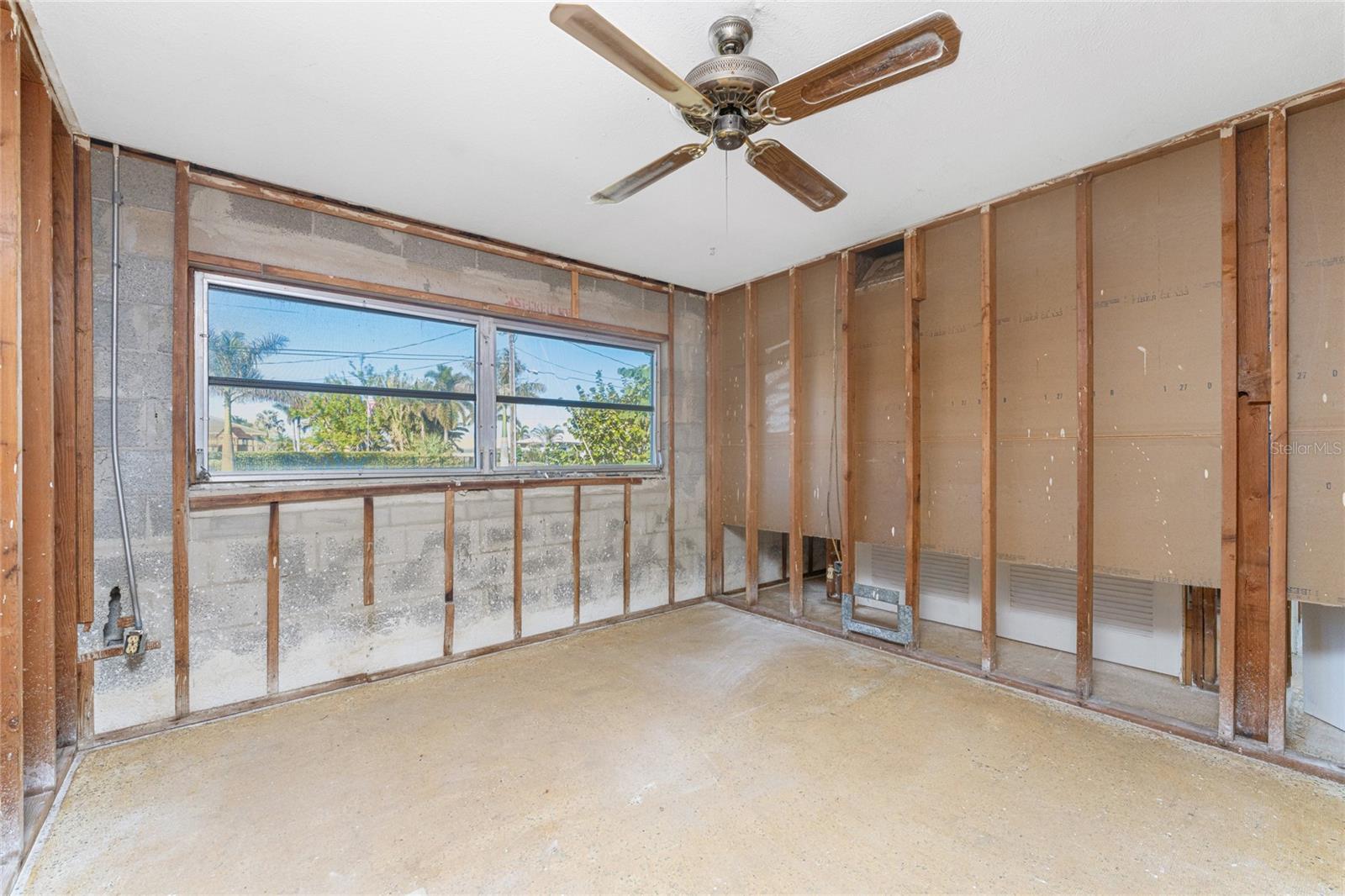 2111 BAYOU RD, PUNTA GORDA, FL, 33950
