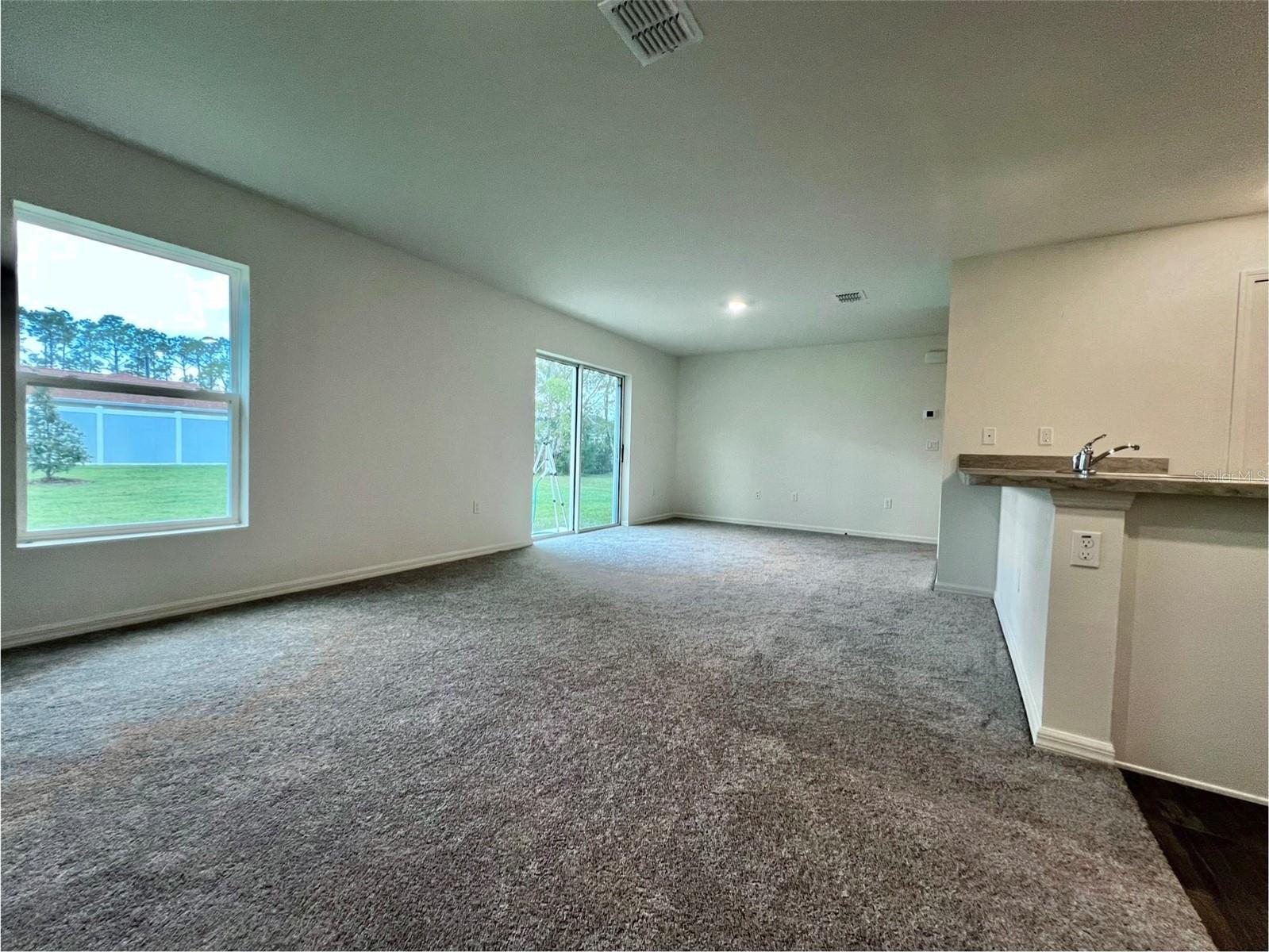 8 ROXANNE LN, PALM COAST, FL, 32164