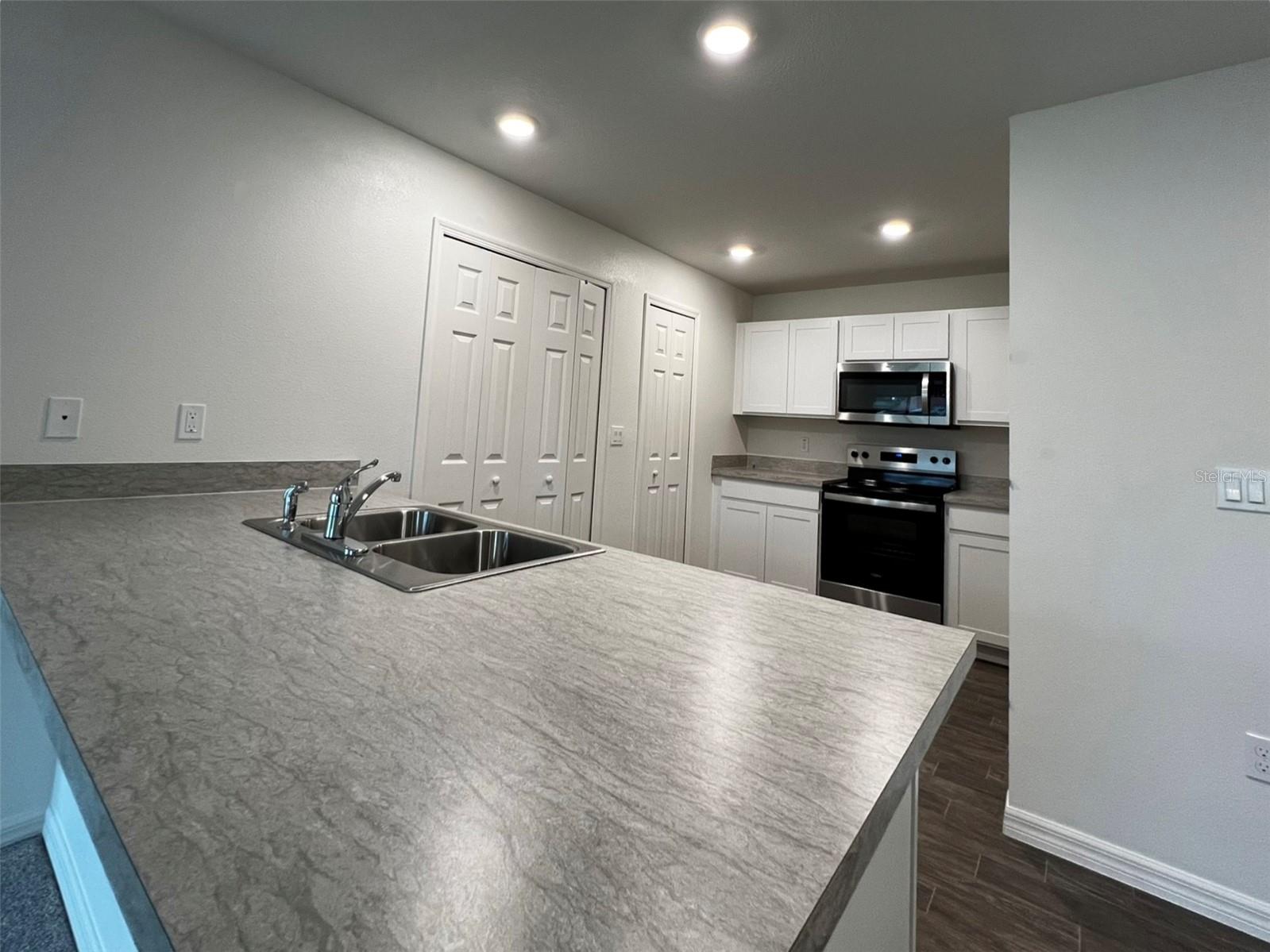 8 ROXANNE LN, PALM COAST, FL, 32164