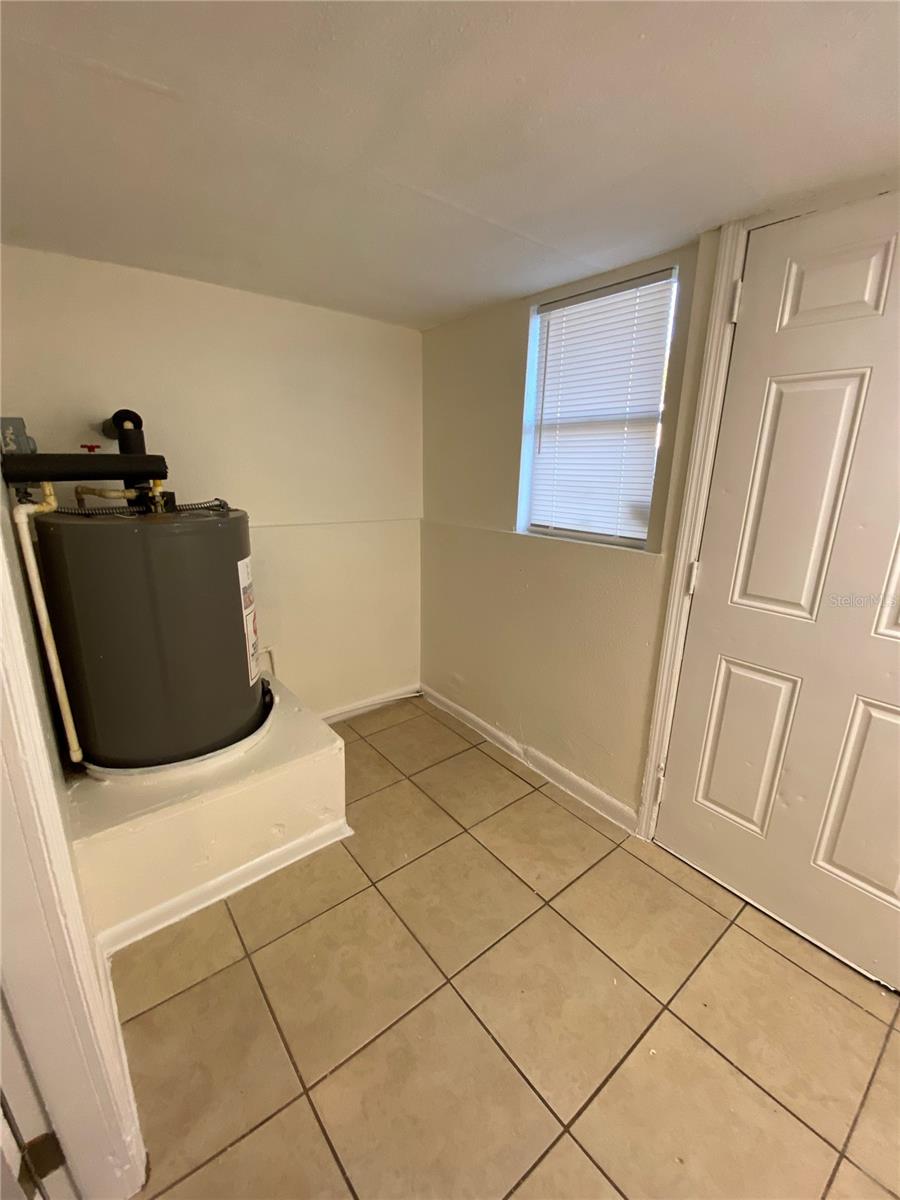 8305 N BROOKS ST, TAMPA, FL, 33604
