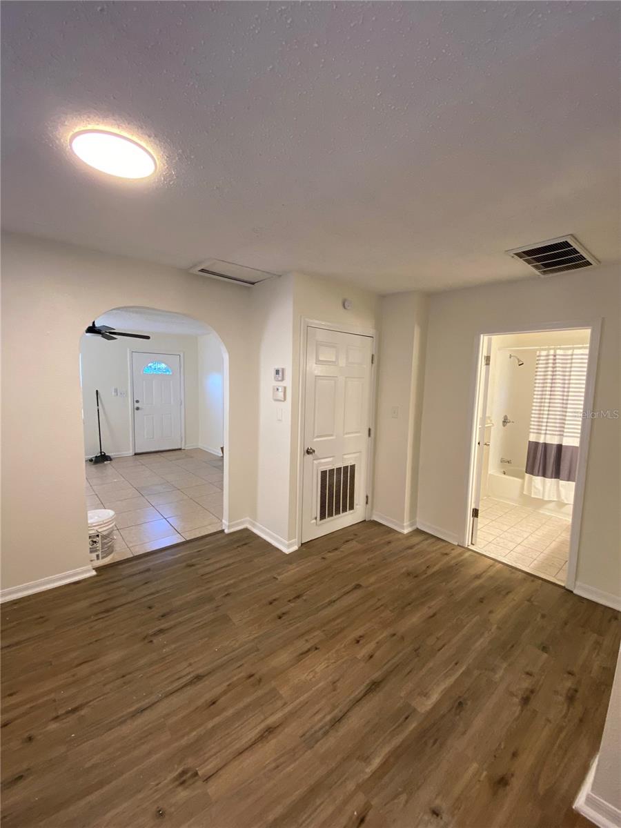 8305 N BROOKS ST, TAMPA, FL, 33604