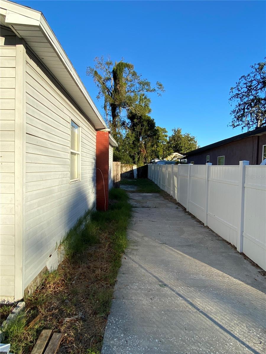 8305 N BROOKS ST, TAMPA, FL, 33604