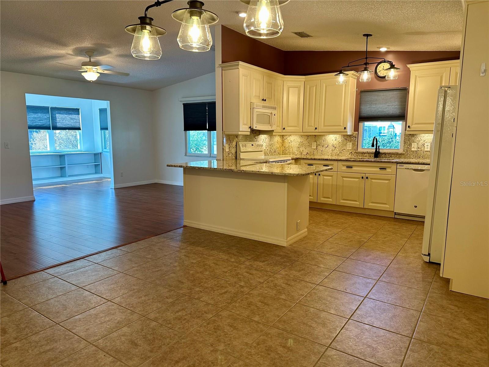 558 SAINT ANDREWS BLVD, THE VILLAGES, FL, 32159