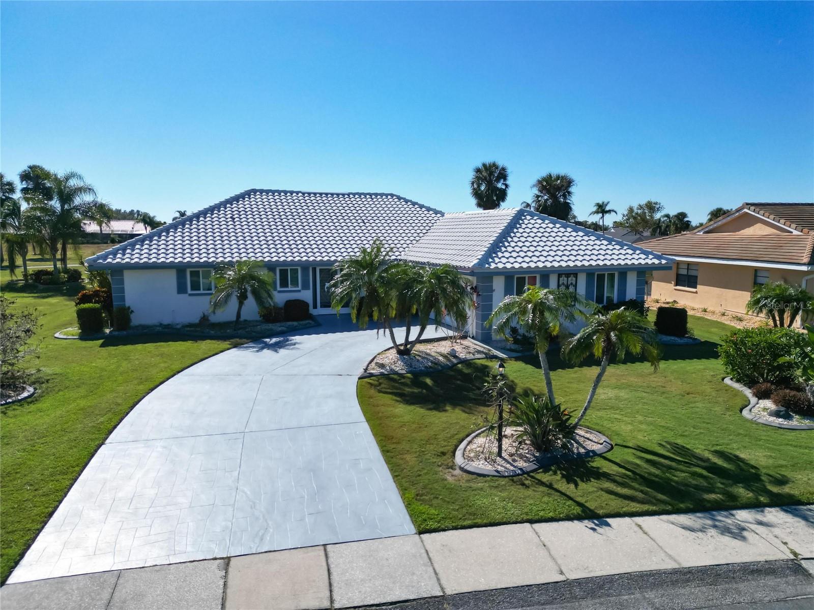1906 WOLF LAUREL DR, SUN CITY CENTER, FL, 33573
