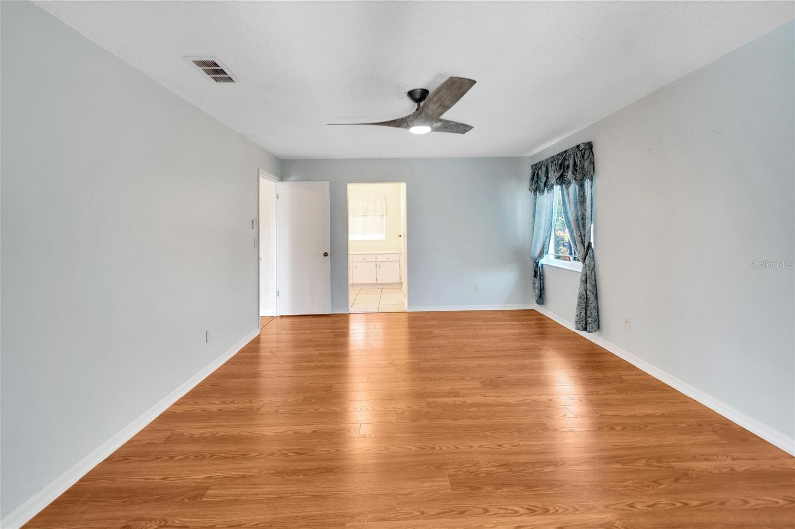 1906 WOLF LAUREL DR, SUN CITY CENTER, FL, 33573