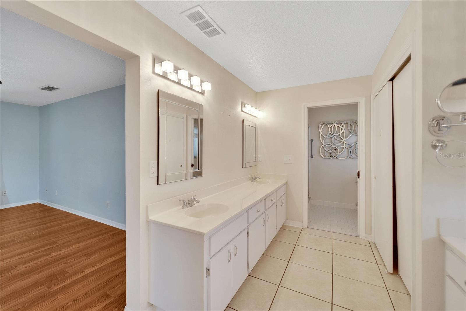 1906 WOLF LAUREL DR, SUN CITY CENTER, FL, 33573