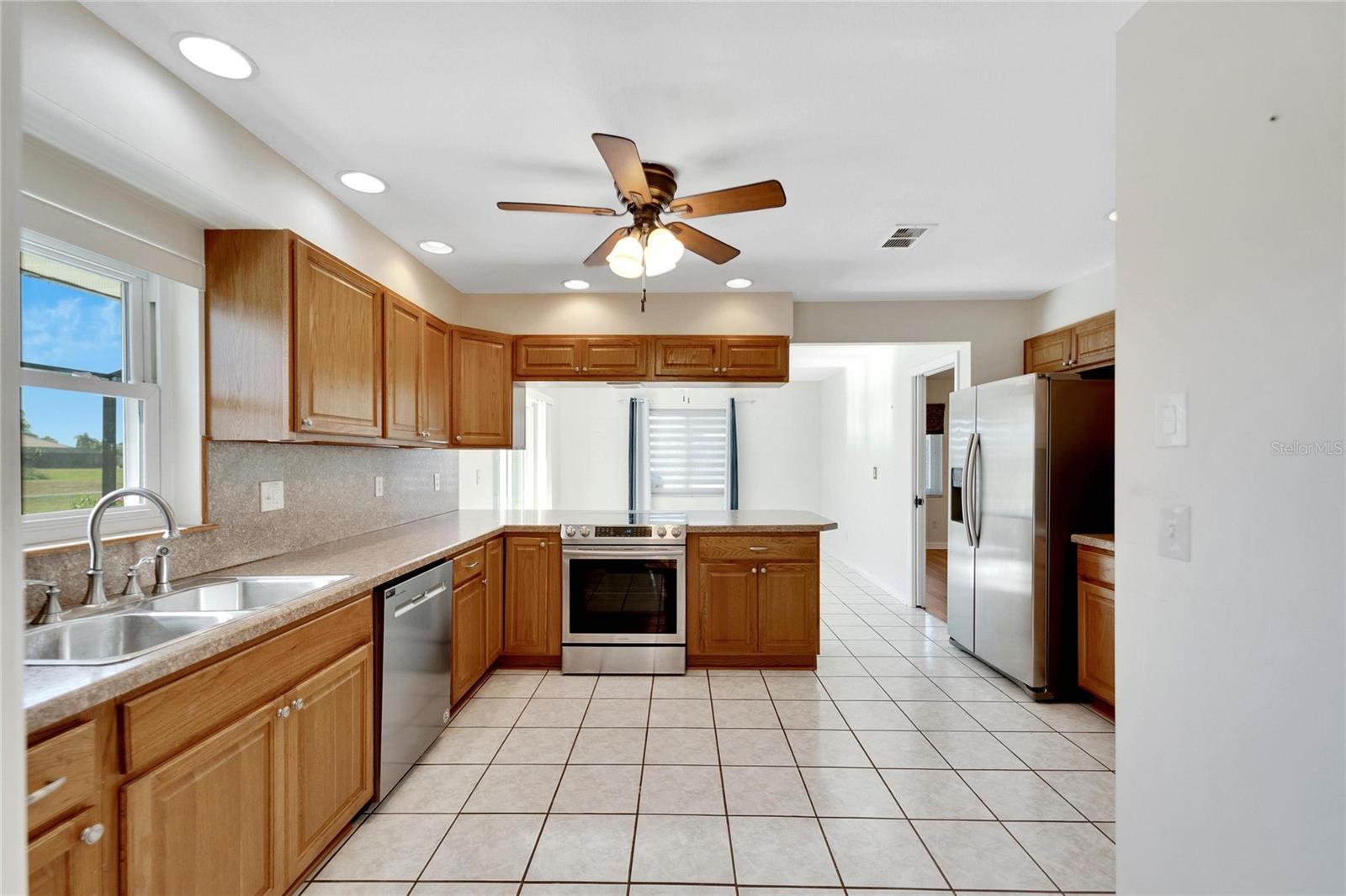 1906 WOLF LAUREL DR, SUN CITY CENTER, FL, 33573