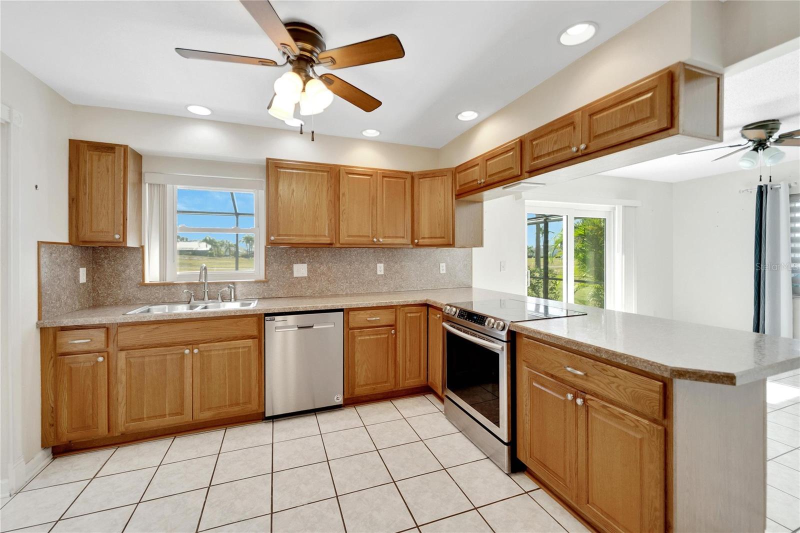 1906 WOLF LAUREL DR, SUN CITY CENTER, FL, 33573