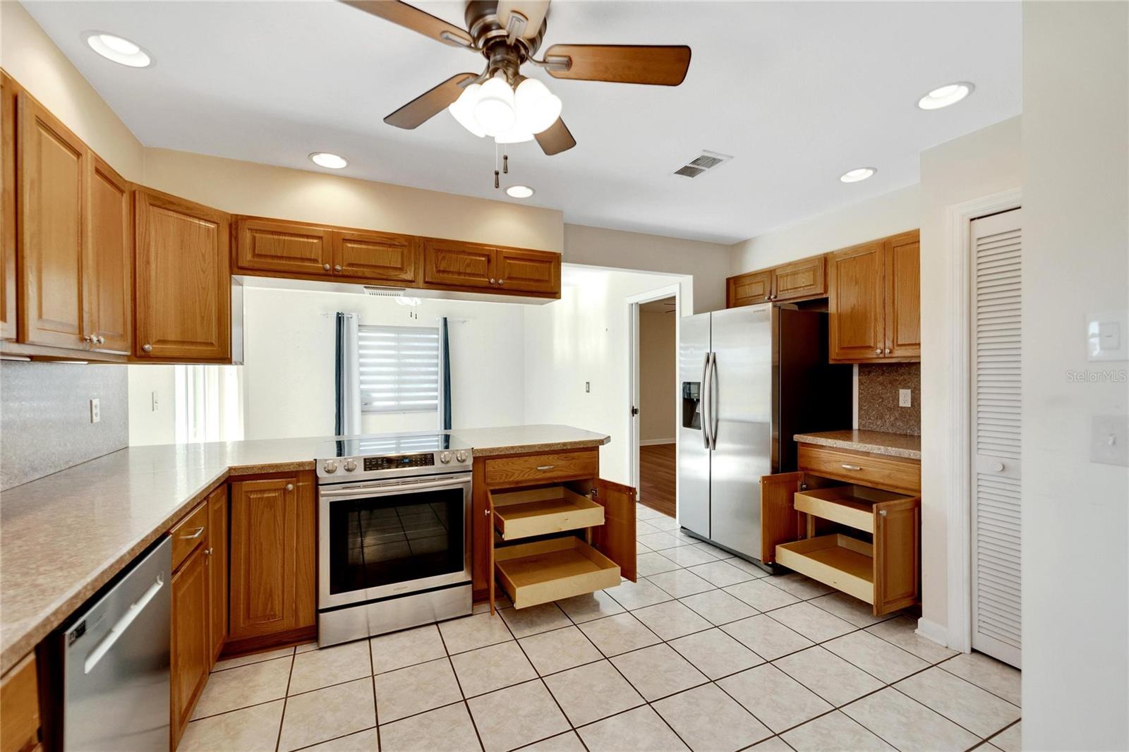 1906 WOLF LAUREL DR, SUN CITY CENTER, FL, 33573