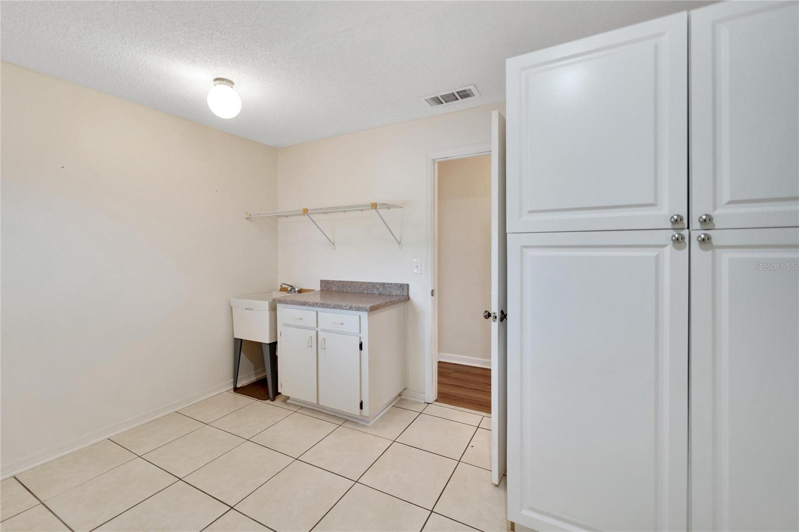 1906 WOLF LAUREL DR, SUN CITY CENTER, FL, 33573