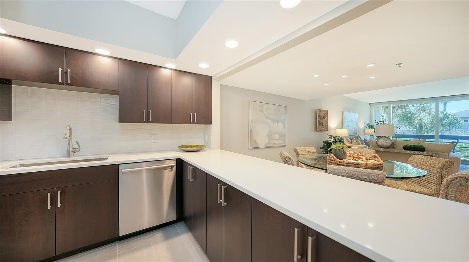 1065 GULF OF MEXICO DR #104, LONGBOAT KEY, FL, 34228
