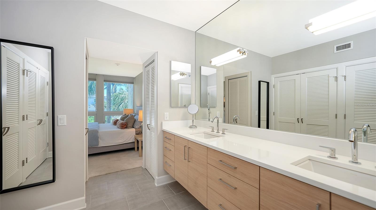 1065 GULF OF MEXICO DR #104, LONGBOAT KEY, FL, 34228