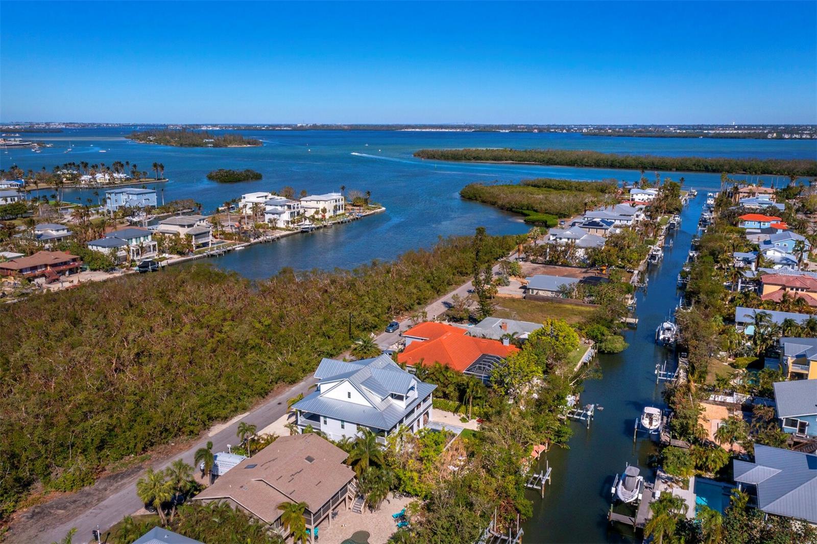 598 LYONS LN, LONGBOAT KEY, FL, 34228