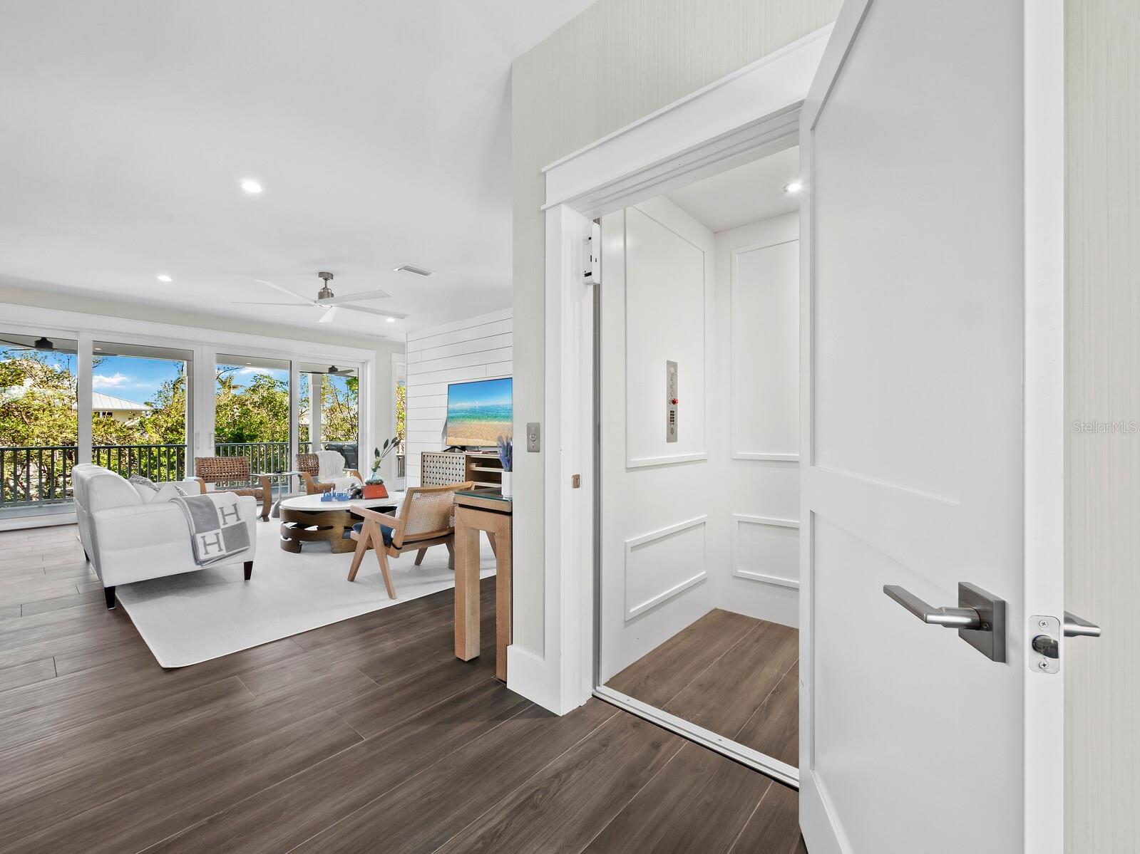 598 LYONS LN, LONGBOAT KEY, FL, 34228