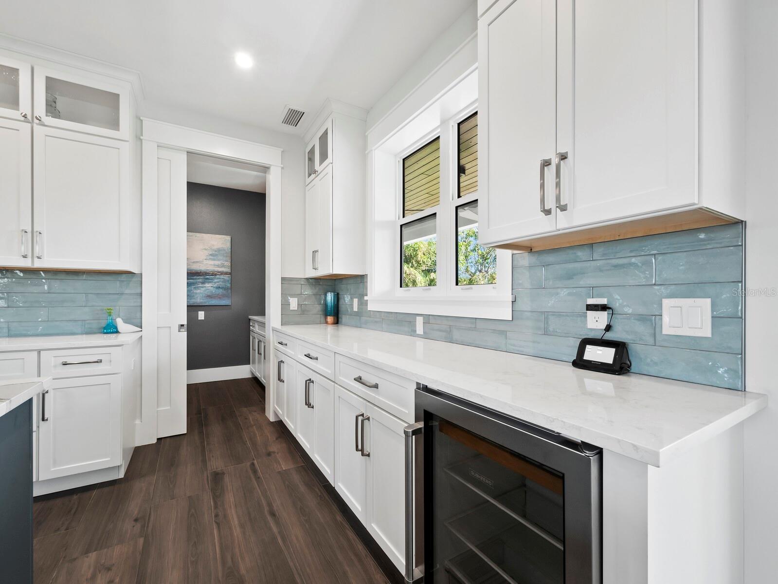 598 LYONS LN, LONGBOAT KEY, FL, 34228