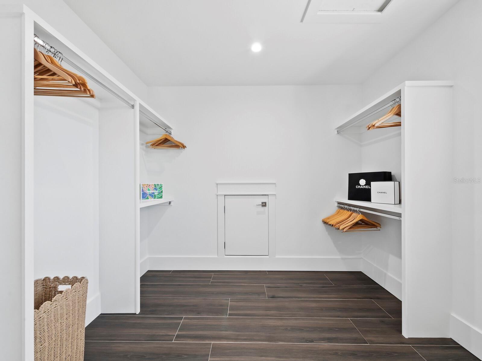 598 LYONS LN, LONGBOAT KEY, FL, 34228