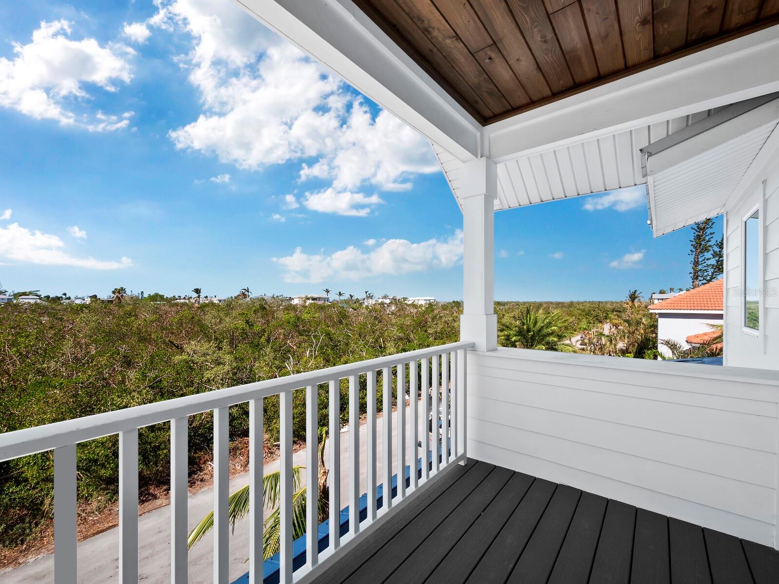 598 LYONS LN, LONGBOAT KEY, FL, 34228