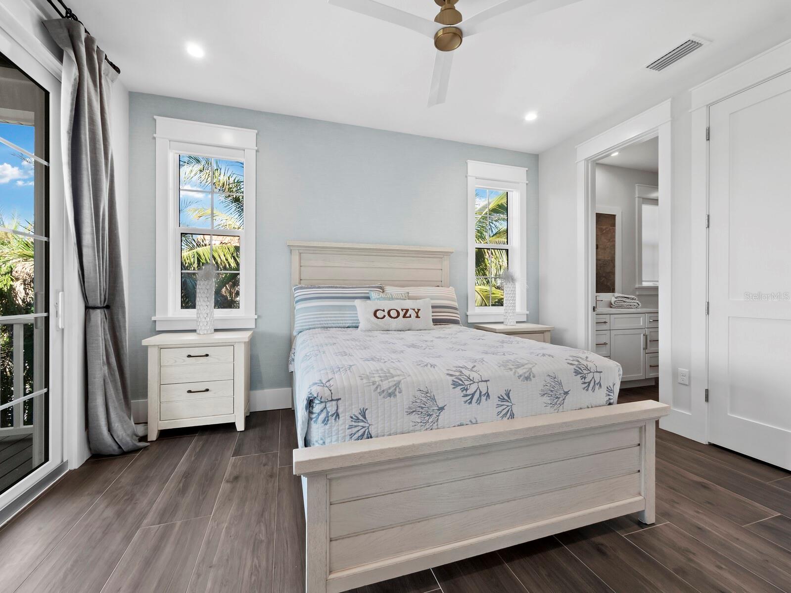 598 LYONS LN, LONGBOAT KEY, FL, 34228