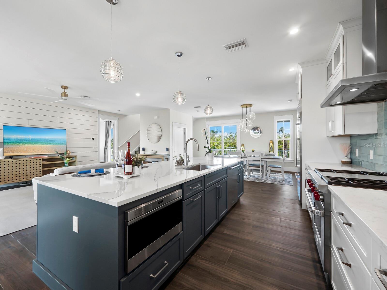 598 LYONS LN, LONGBOAT KEY, FL, 34228