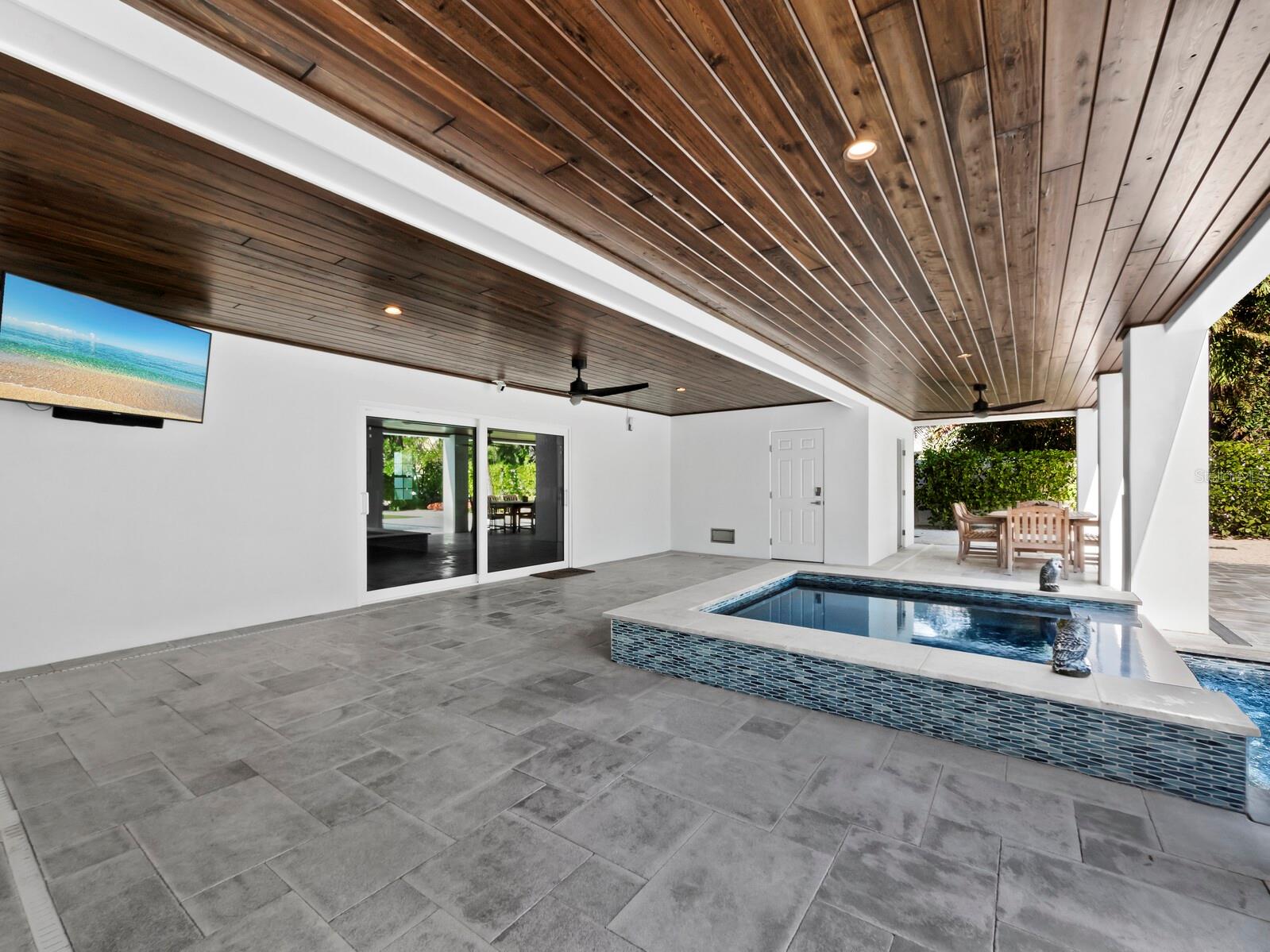 598 LYONS LN, LONGBOAT KEY, FL, 34228