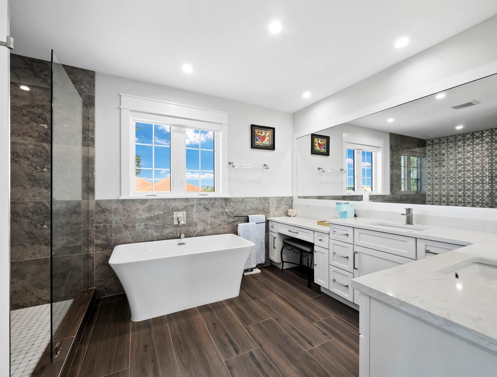 598 LYONS LN, LONGBOAT KEY, FL, 34228