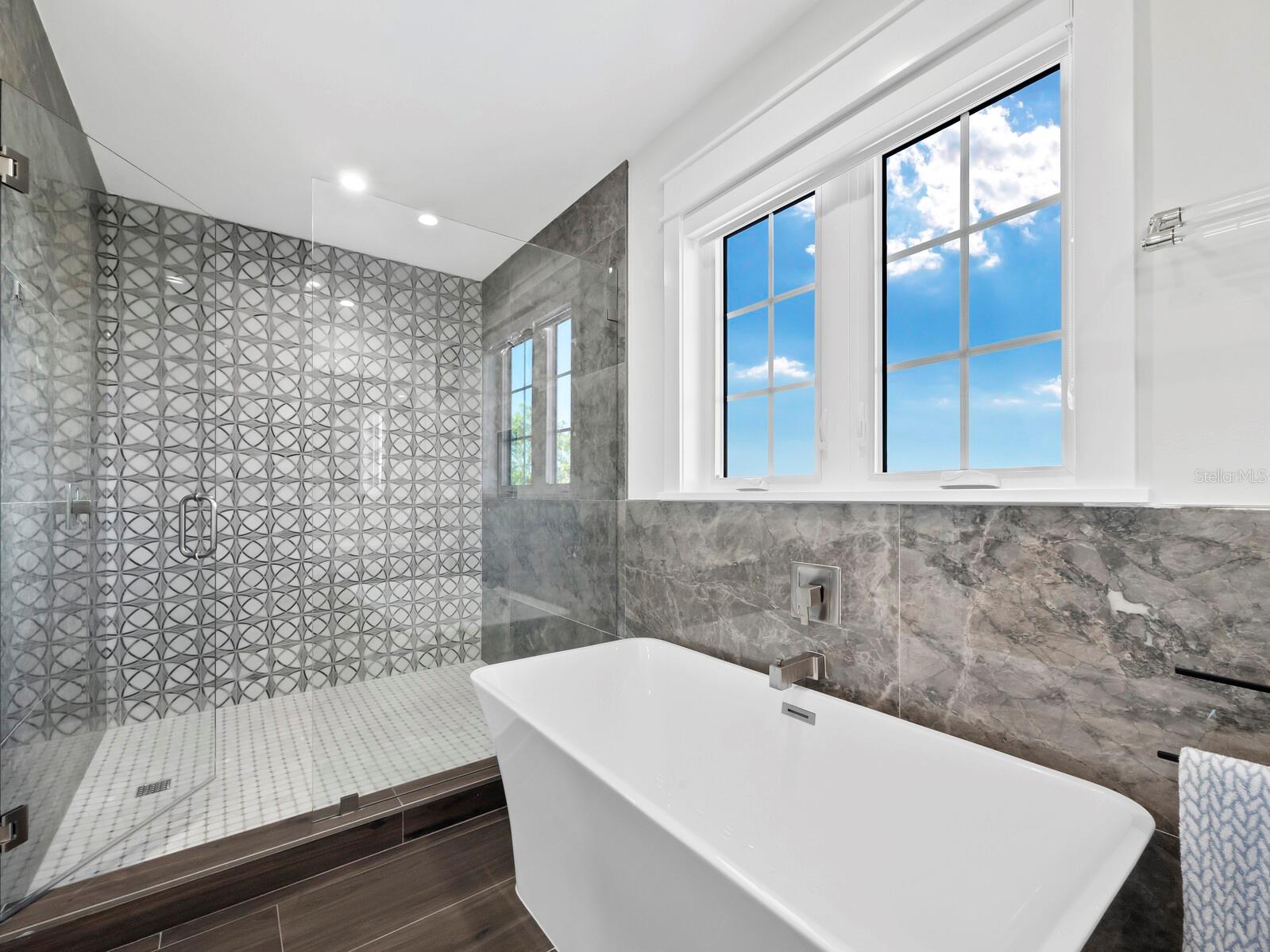 598 LYONS LN, LONGBOAT KEY, FL, 34228