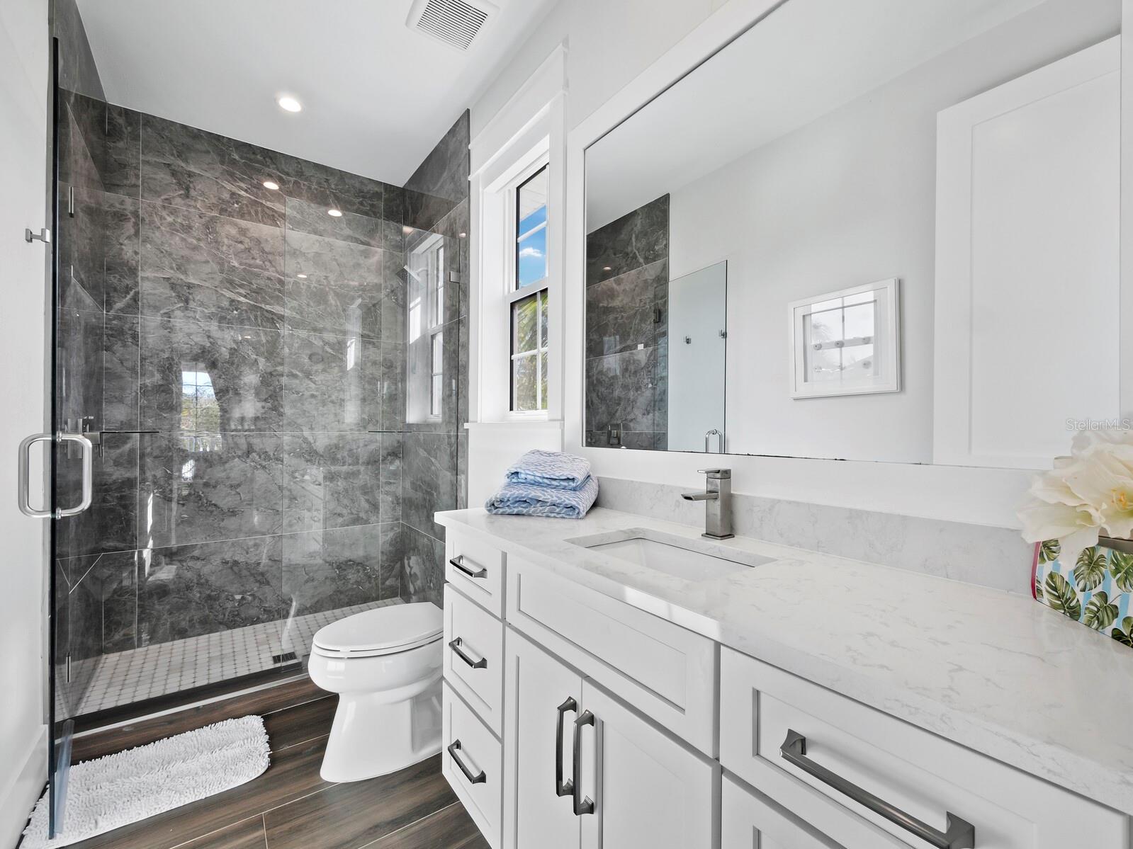 598 LYONS LN, LONGBOAT KEY, FL, 34228