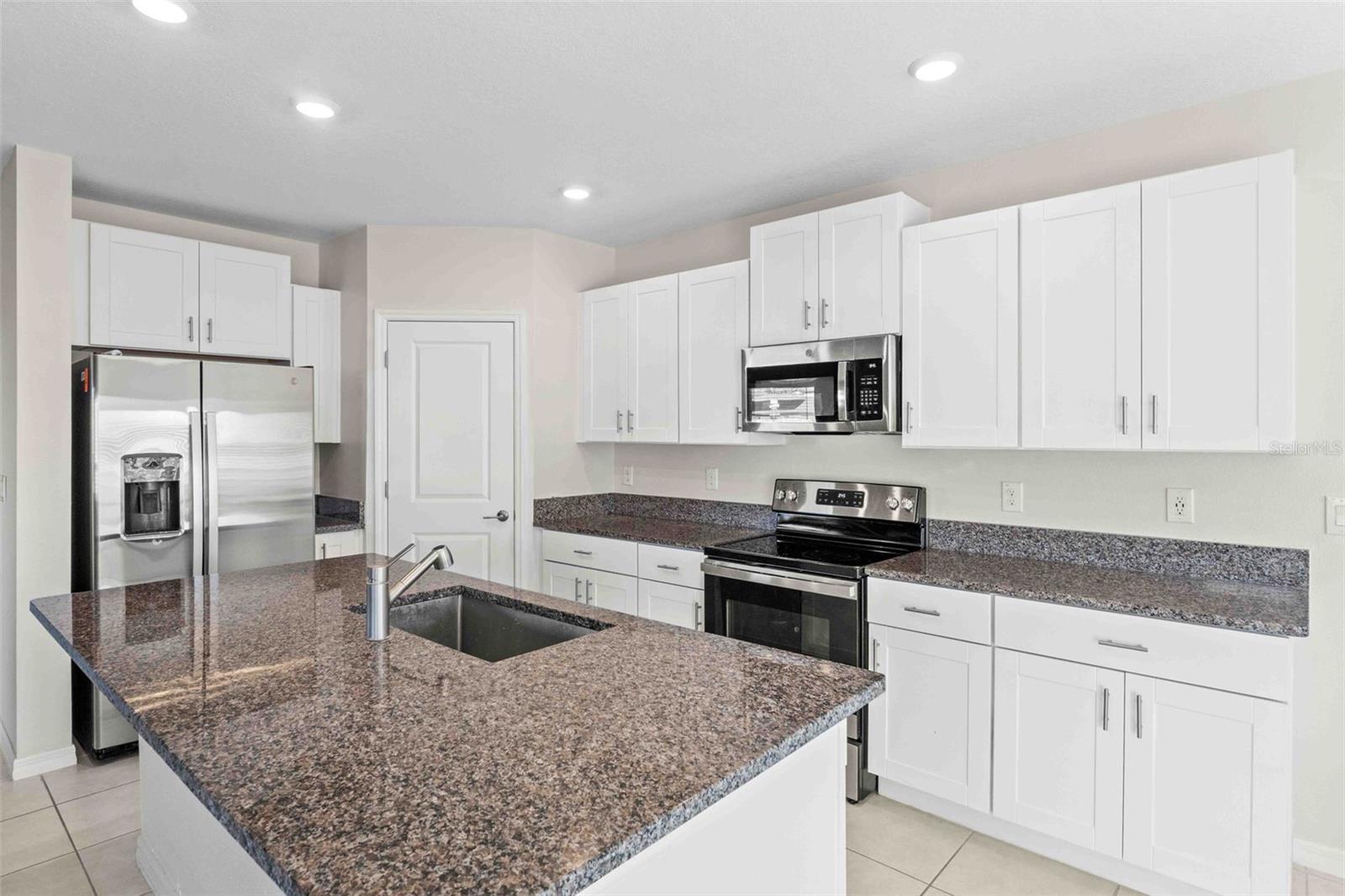 6688 BACK FORTY LOOP, ZEPHYRHILLS, FL, 33541