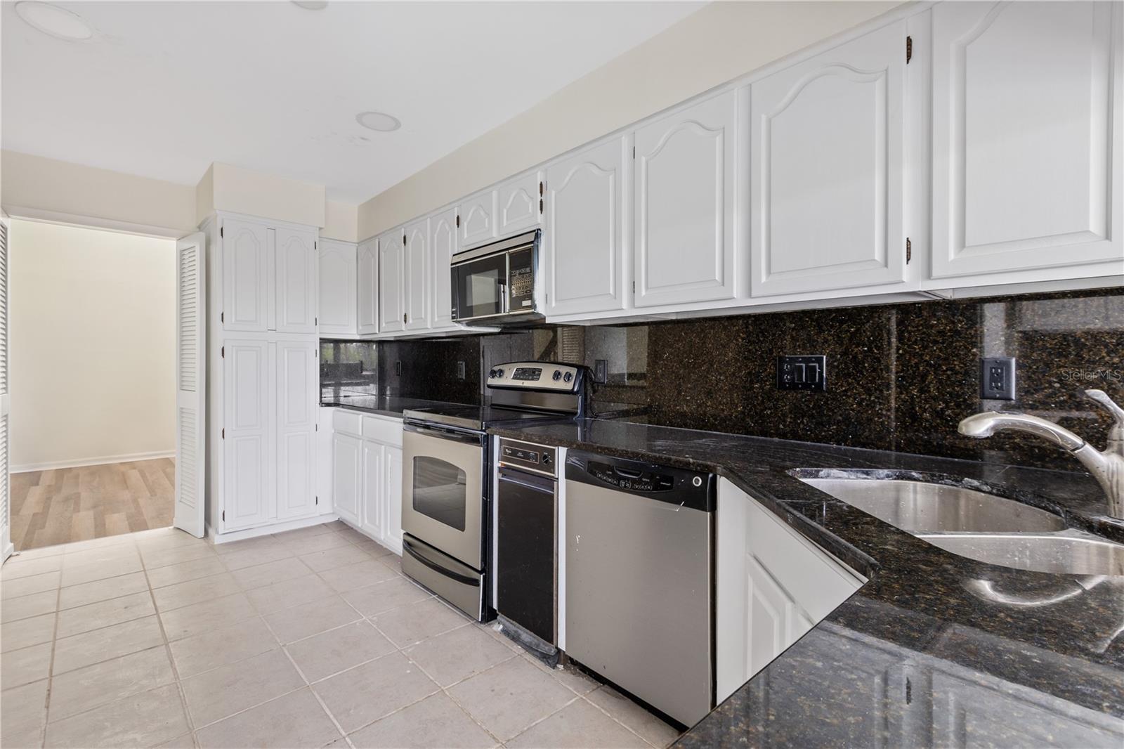 4111 STARFISH LN #6, TAMPA, FL, 33615