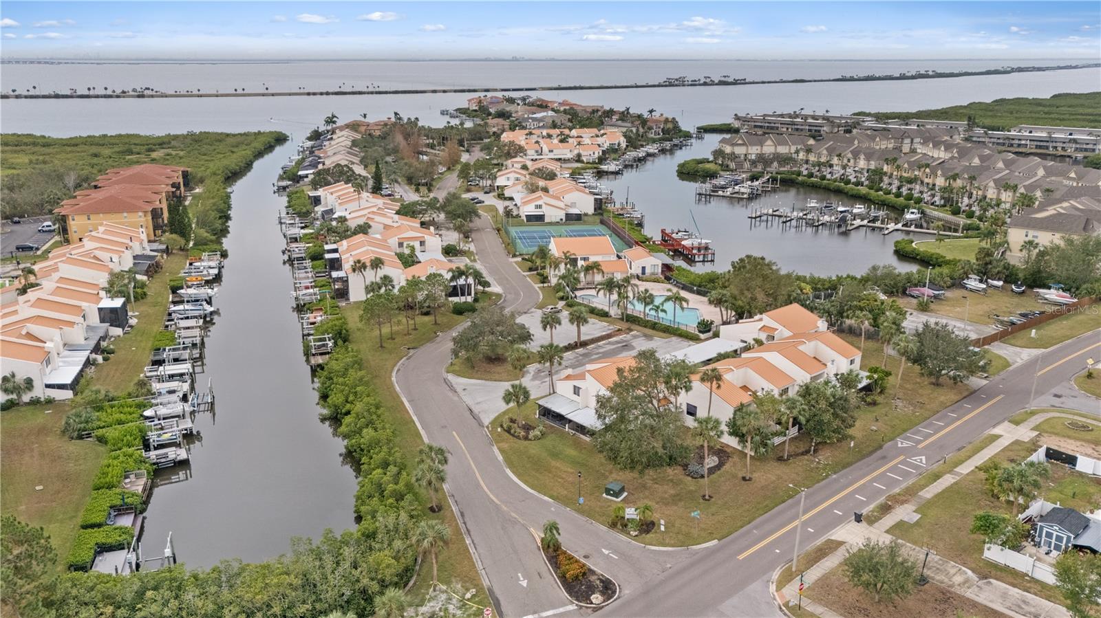 4111 STARFISH LN #6, TAMPA, FL, 33615