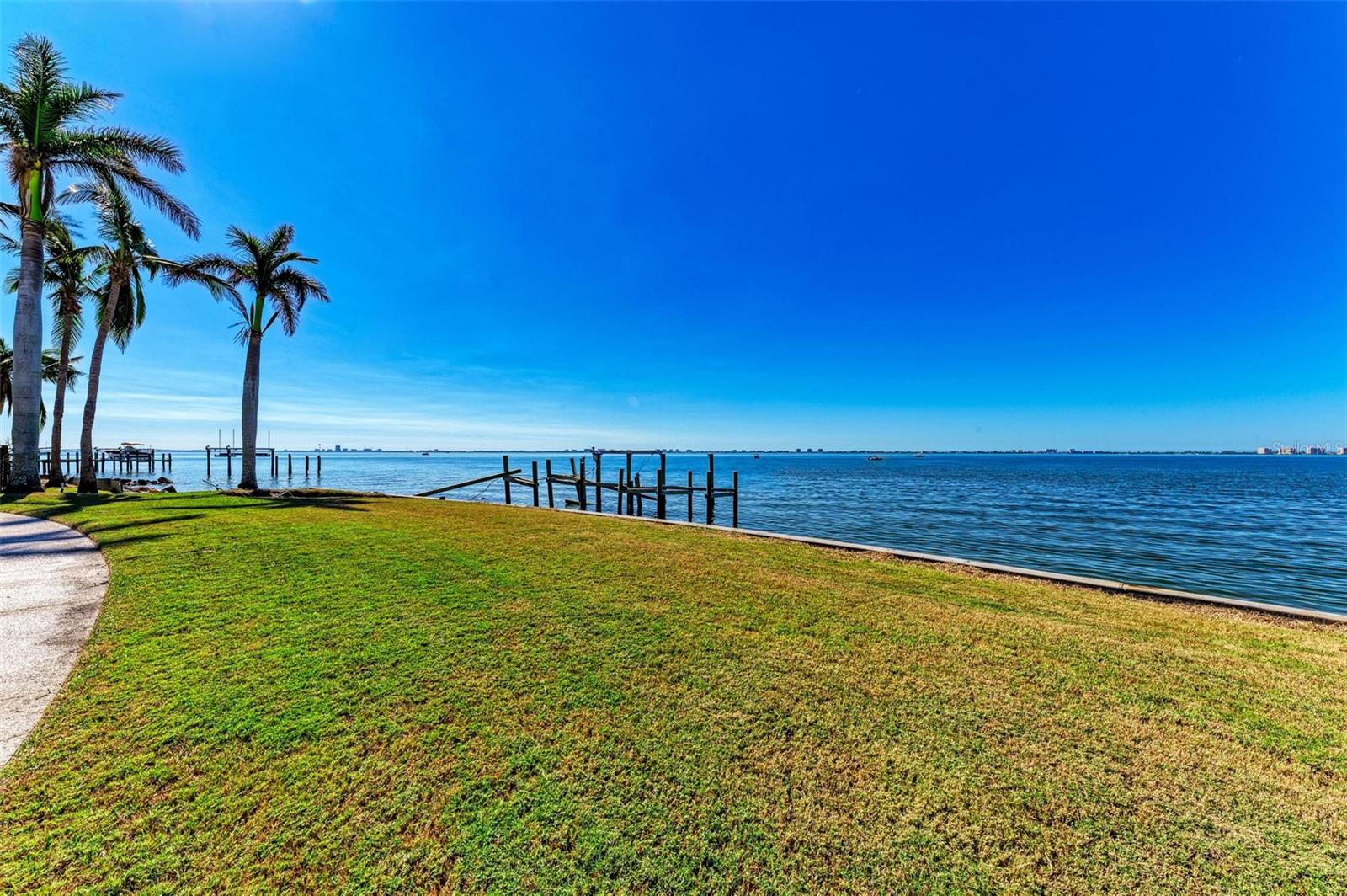 320 S SHORE DR, SARASOTA, FL, 34234