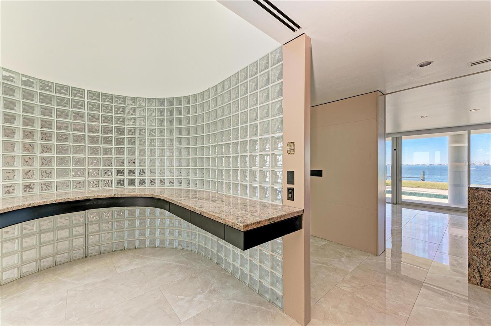 320 S SHORE DR, SARASOTA, FL, 34234
