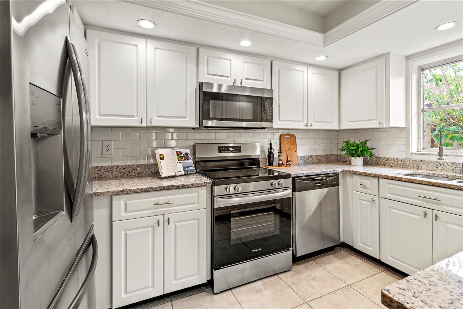 1097 WILLIS AVE, SARASOTA, FL, 34232