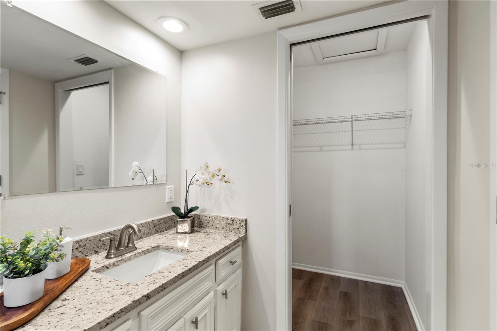1097 WILLIS AVE, SARASOTA, FL, 34232