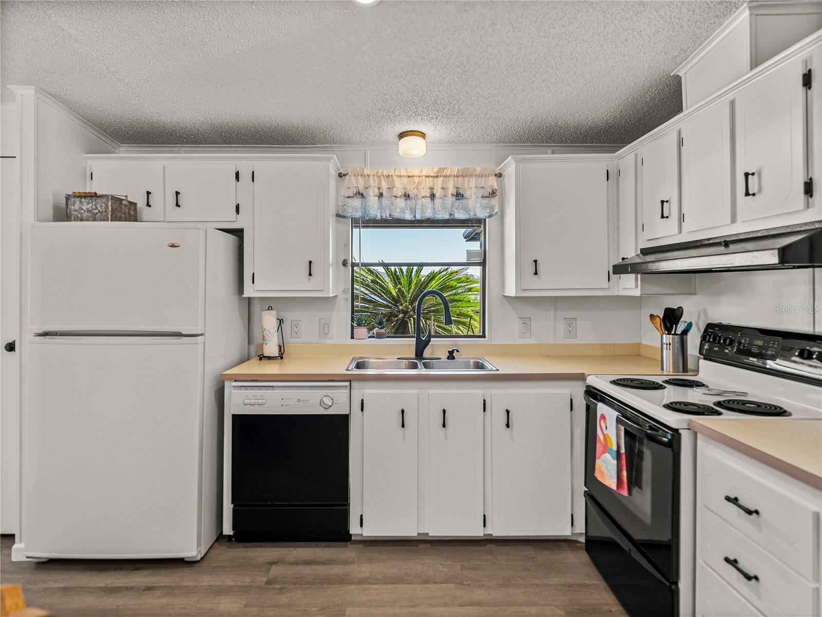 37701 RIO LN, ZEPHYRHILLS, FL, 33541