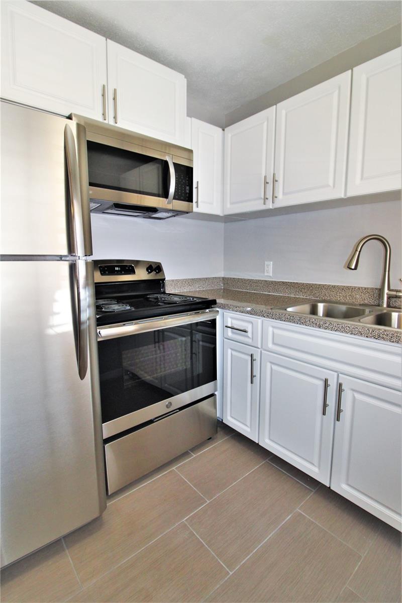 3001 BEE RIDGE RD #206, SARASOTA, FL, 34239