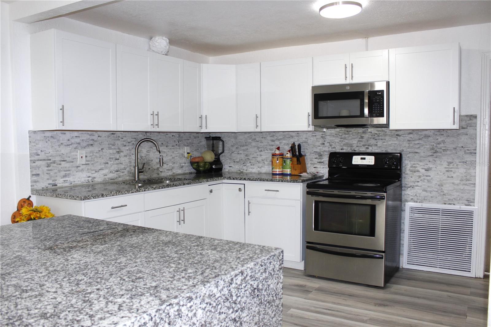 2145 E UNIVERSITY AVE, GAINESVILLE, FL, 32641