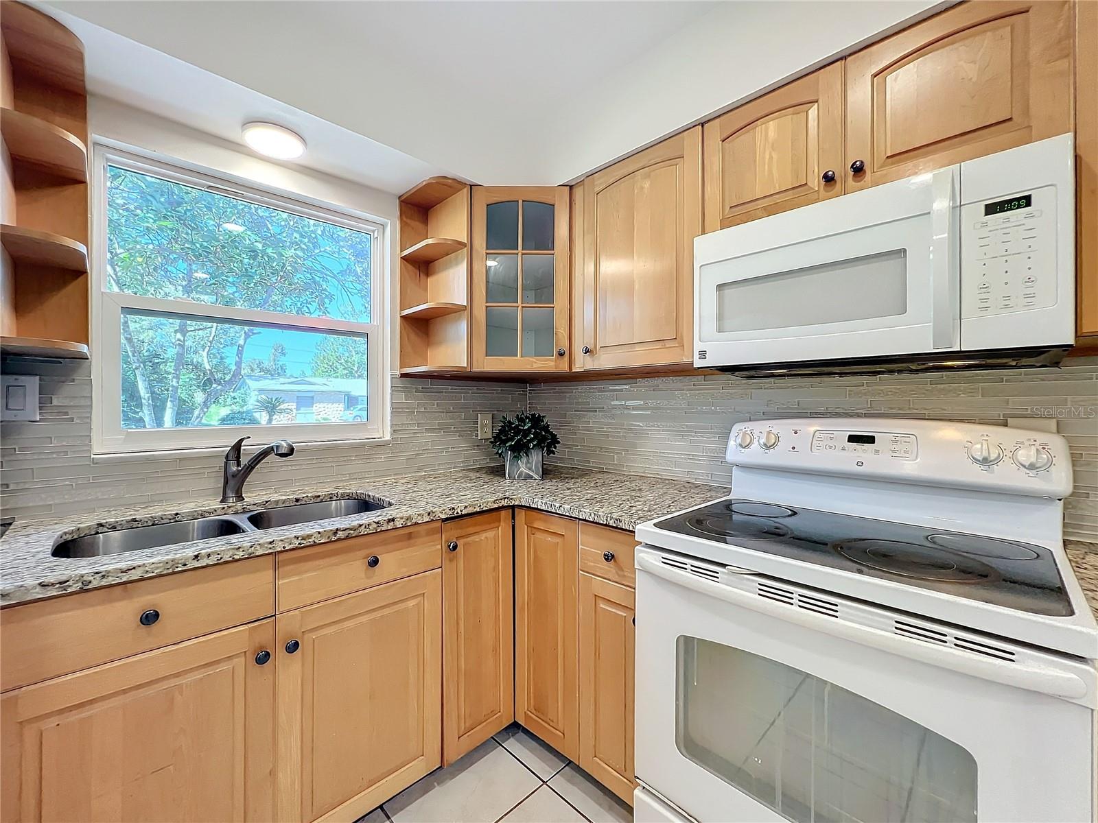 705 BEVERLY AVE, ALTAMONTE SPRINGS, FL, 32701