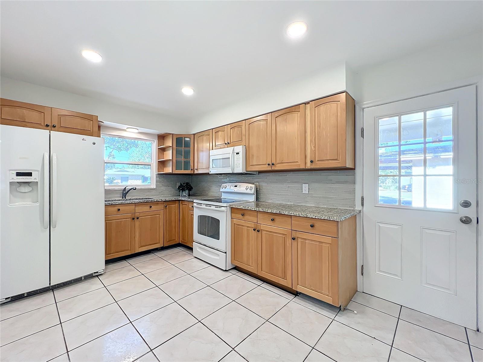 705 BEVERLY AVE, ALTAMONTE SPRINGS, FL, 32701