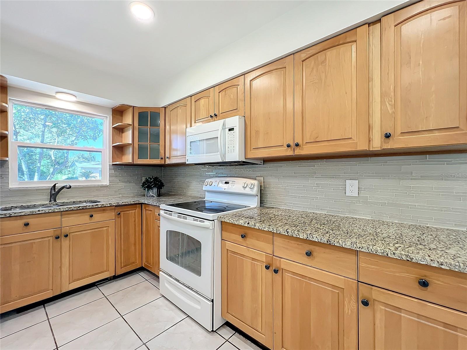 705 BEVERLY AVE, ALTAMONTE SPRINGS, FL, 32701