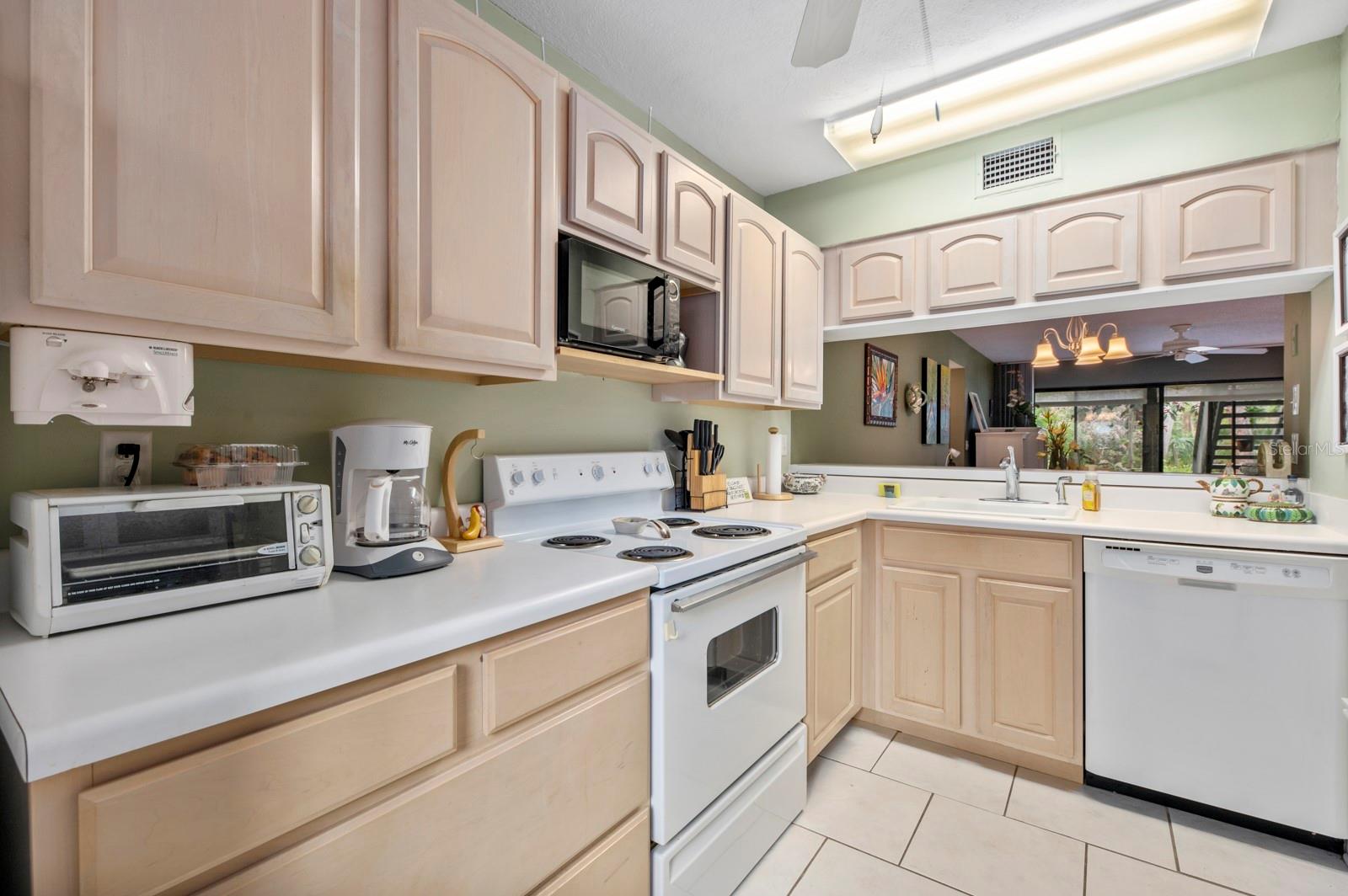 1720 GLENHOUSE DR #330, SARASOTA, FL, 34231
