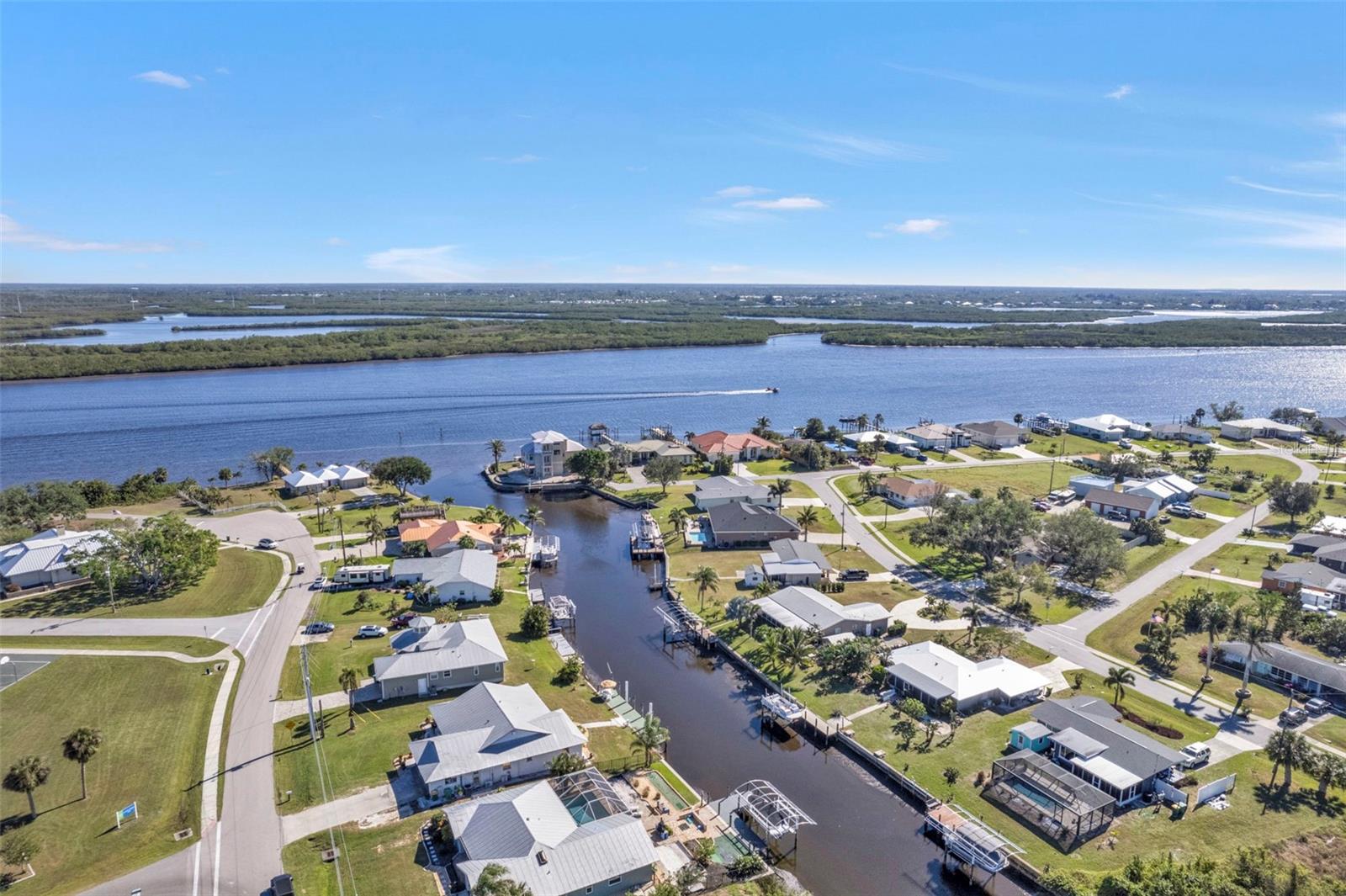 27409 VOYAGEUR DR, PUNTA GORDA, FL, 33983