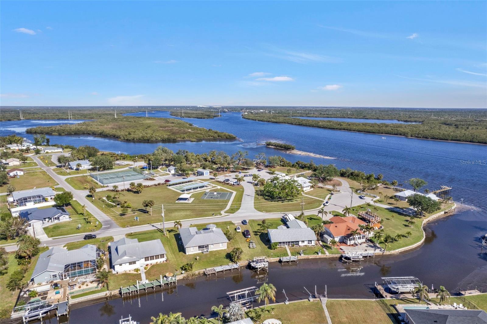 27409 VOYAGEUR DR, PUNTA GORDA, FL, 33983