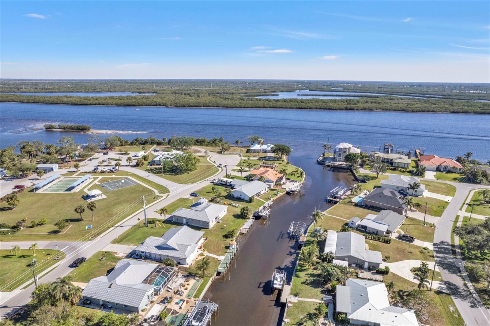 27409 VOYAGEUR DR, PUNTA GORDA, FL, 33983