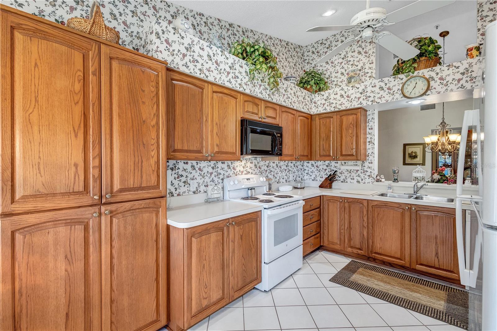 6713 STONE RIVER RD #205, BRADENTON, FL, 34203