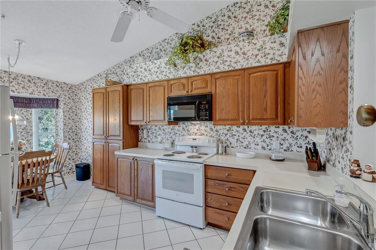 6713 STONE RIVER RD #205, BRADENTON, FL, 34203